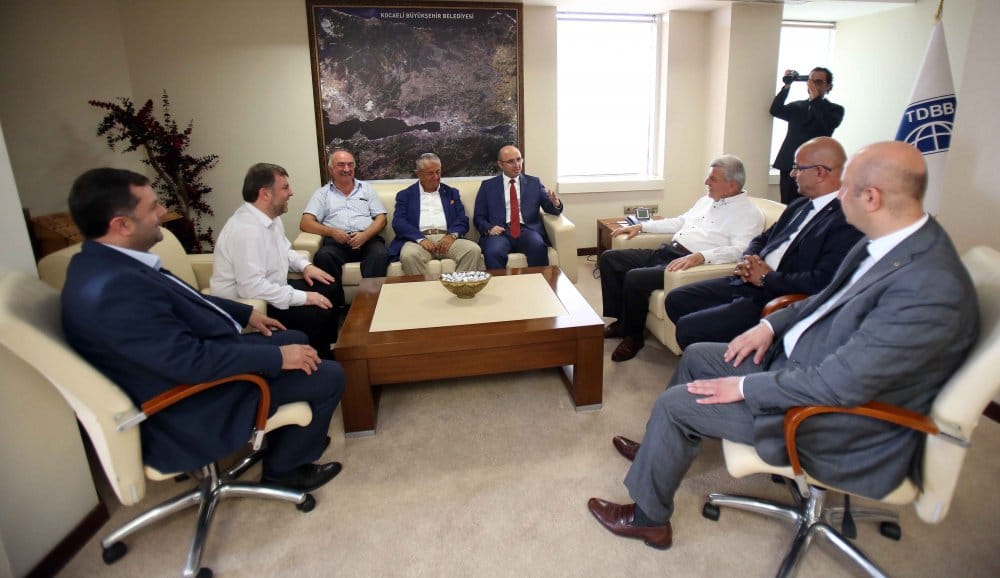 Başkan Karaosmanoğlu, ‘’Partiler demokrasinin olmazsa olmazıdır’’