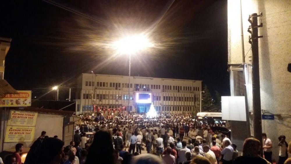 Gebze bölgesi sokağa döküldü! Gebze bölgesi sokağa döküldü!