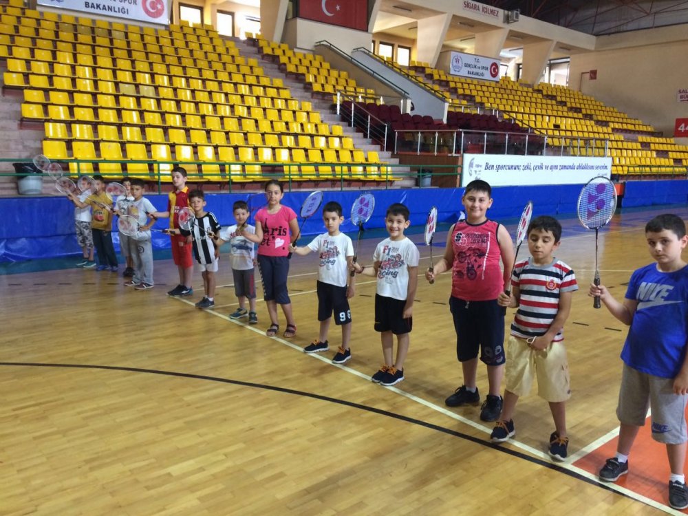 Badminton şampiyonları hazırlanıyor Badminton şampiyonları hazırlanıyor