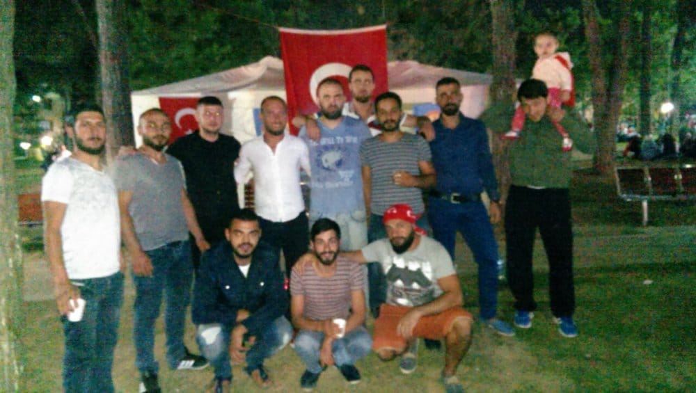 Gençlerden örnek davranış Gençlerden örnek davranış