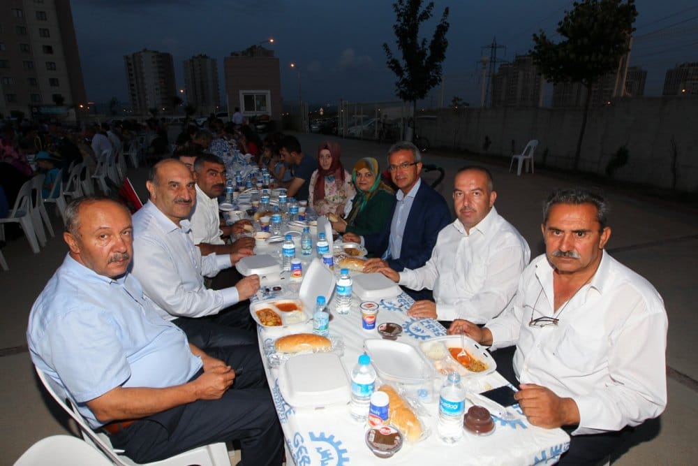 İftar sofrası Kirazpınar’da kuruldu