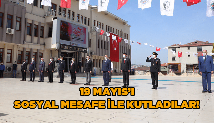 19 Mayıs'ı sosyal mesafe ile kutladılar!