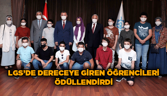 LGS’de dereceye giren öğrencileri ödüllendirdi
