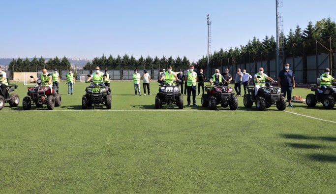 Suni futbol sahalarına bakım aracı