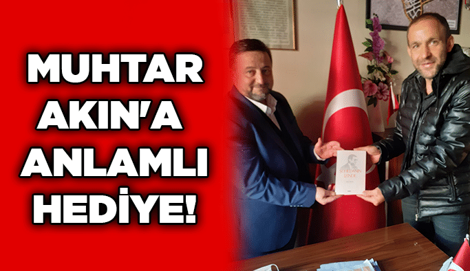 Muhtar Akın'a anlamlı hediye!