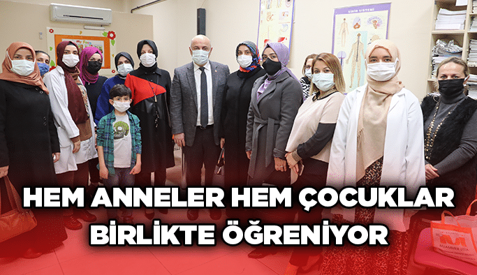 Hem anneler hem çocuklar birlikte öğreniyor