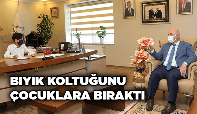 Bıyık koltuğunu çocuklara bıraktı