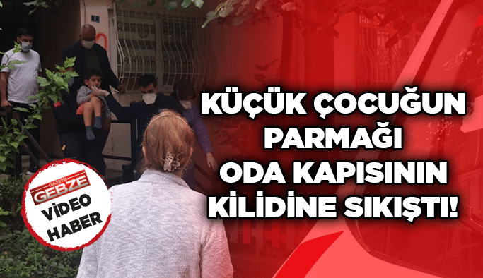 Küçük çocuğun parmağı oda kapısının kilidine sıkıştı!