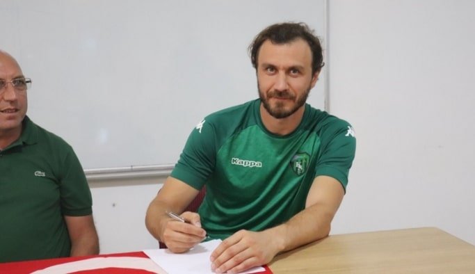 Korcan sözleşmeyi imzaladı