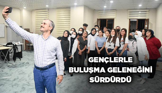 Gençlerle buluşma geleneğini sürdürdü