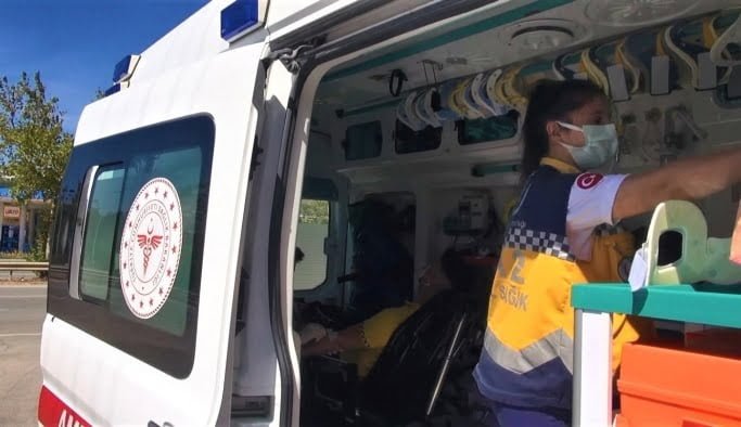 Otomobille çarpışan motosikletli kurye yaralandı