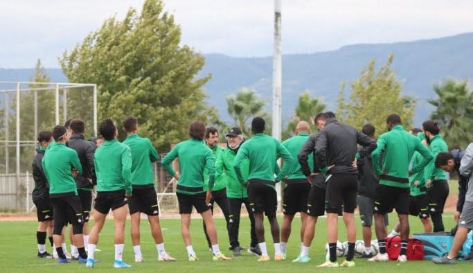 Cuma günü Başakşehir’le oynuyor