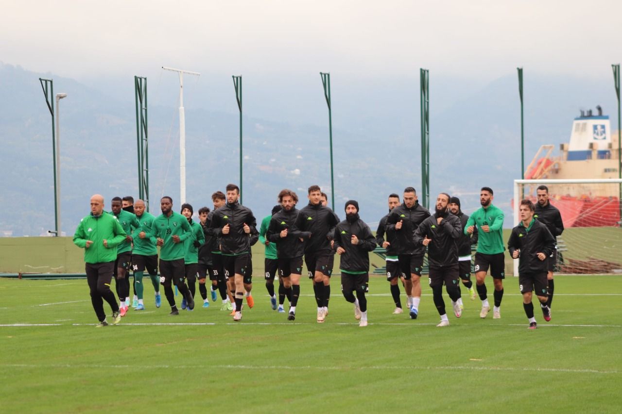 Futbolcular hırs küpü