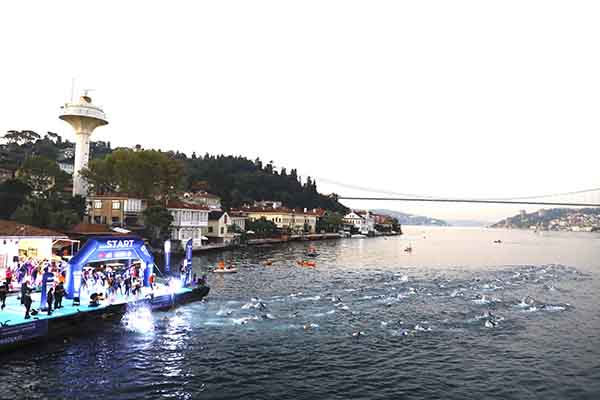 Kıtalararası Triatlon Heyecanı Nefes Kesti Kıtalararası Triatlon Heyecanı Nefes Kesti