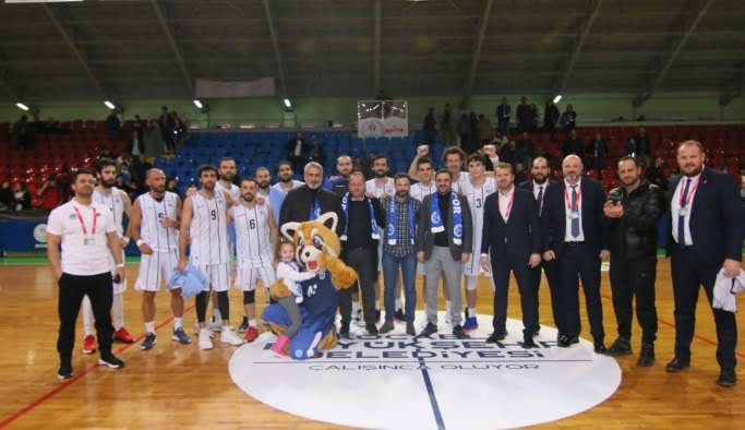 Kağıtspor Basket emin adımlarla ilerliyor
