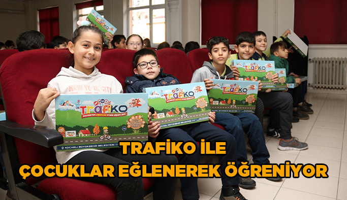 Trafiko ile çocuklar eğlenirken eğleniyor