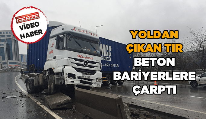 Yoldan çıkan tır beton bariyerlere çarptı