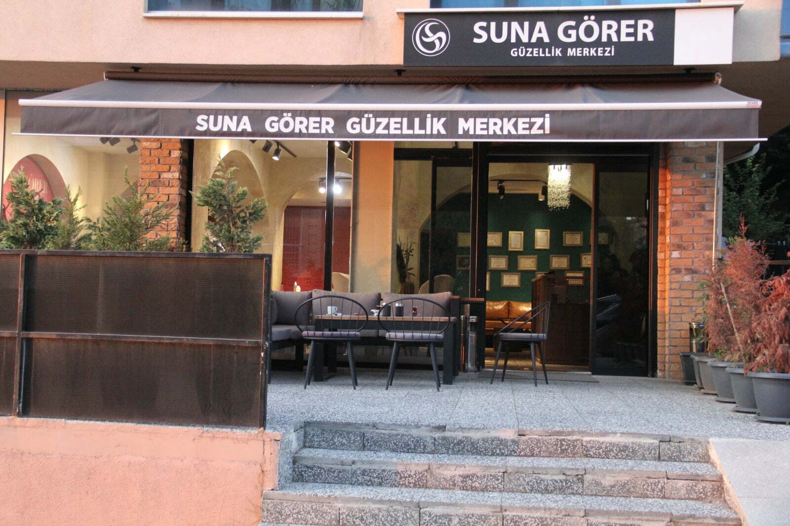 ‘‘1 numaralı’’ Güzellik Merkezi Suna Görer ‘‘1 numaralı’’ Güzellik Merkezi Suna Görer