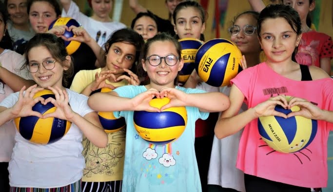 3 bin çocuk voleybol ile buluşacak