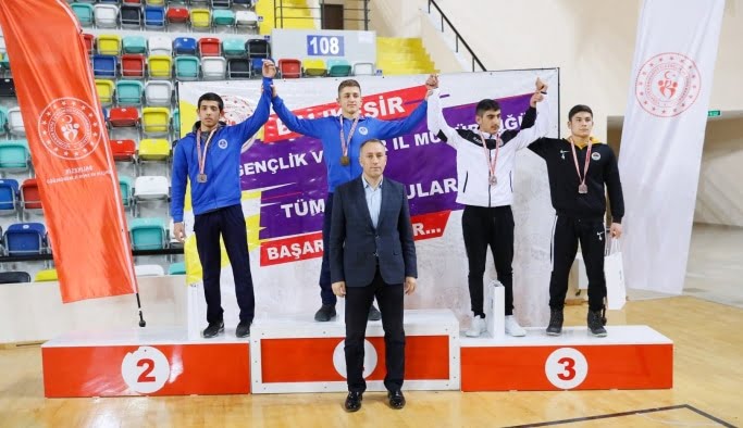 Güreşçiler Türkiye Şampiyonası yolcusu
