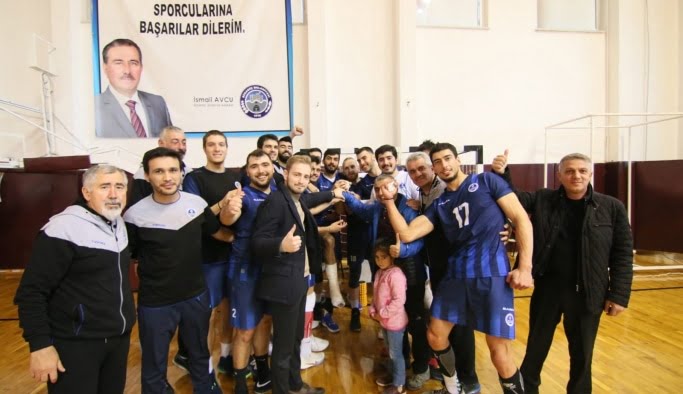 Voleybolda liderliği geri aldı