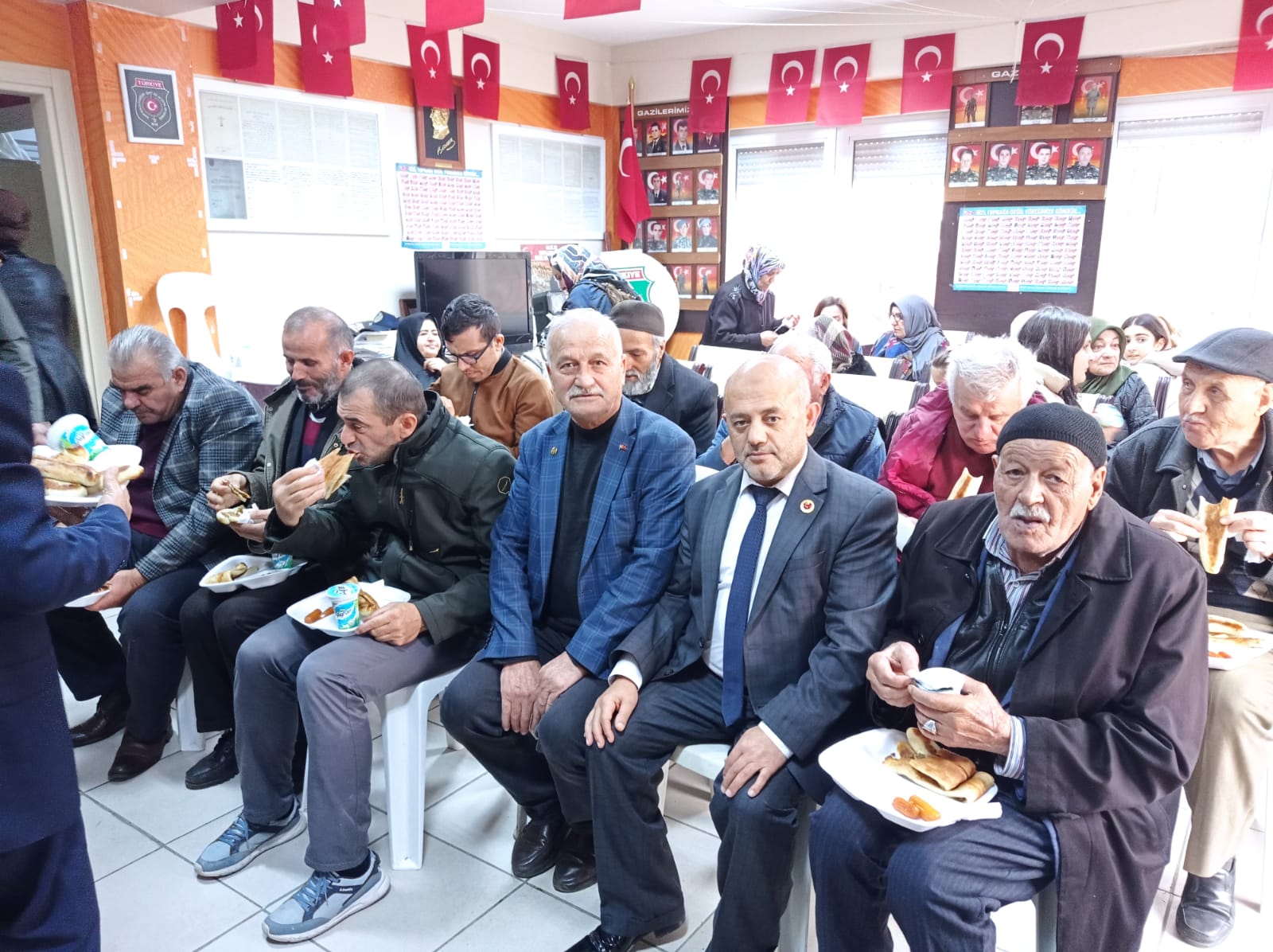 <strong>Şehit Teğmen unutulmadı</strong> <strong>Şehit Teğmen unutulmadı</strong>