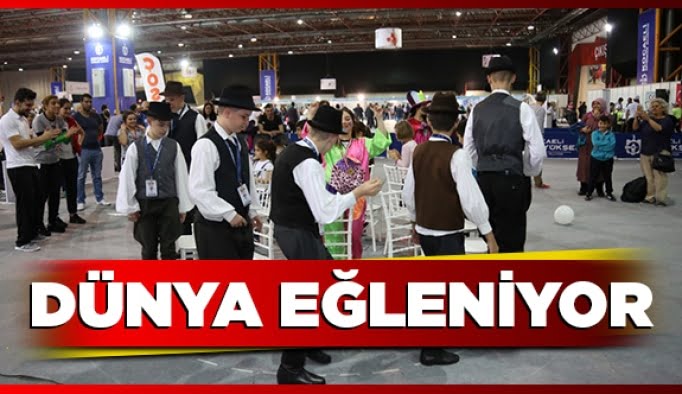 Dünya eğleniyor