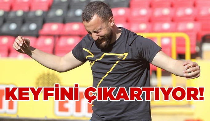 Keyfini çıkartıyor