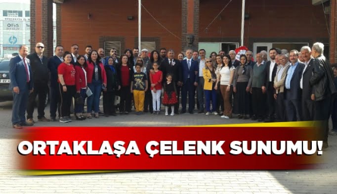 Ortaklaşa çelenk sunumu!