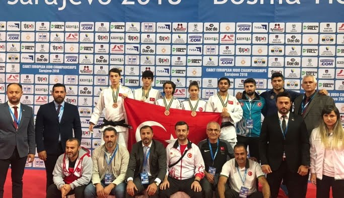 Kağıtspor kürsüye abone oldu