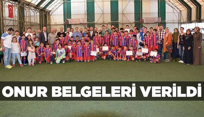 Onur belgeleri verildi