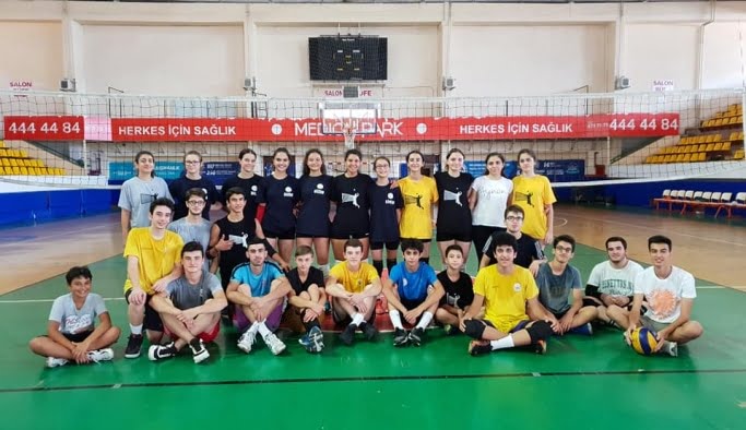 Voleybolcular çalışıyor