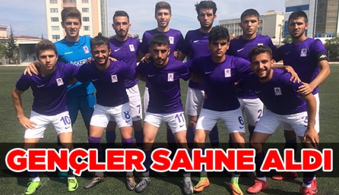 Gençler sahne aldı
