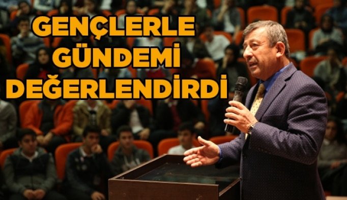 Gençlerle gündemi değerlendirdi