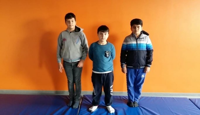 Güreşçiler çalışıyor