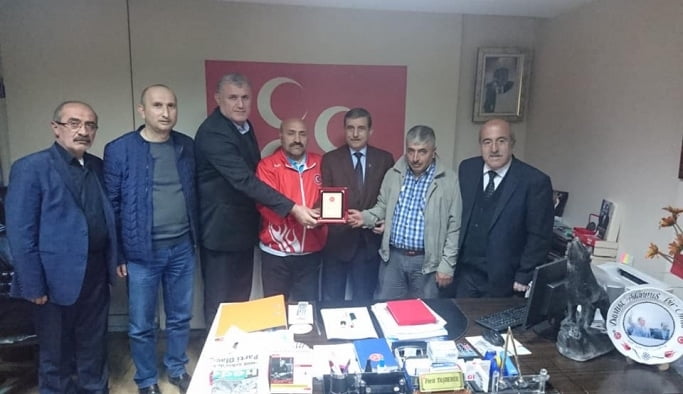 Taşdemir plaket verdi