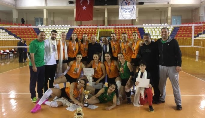 Doğa koleji voleybolda da şampiyon