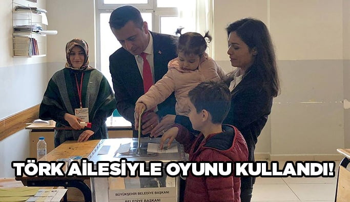 Törk ailesiyle oyunu kullandı!