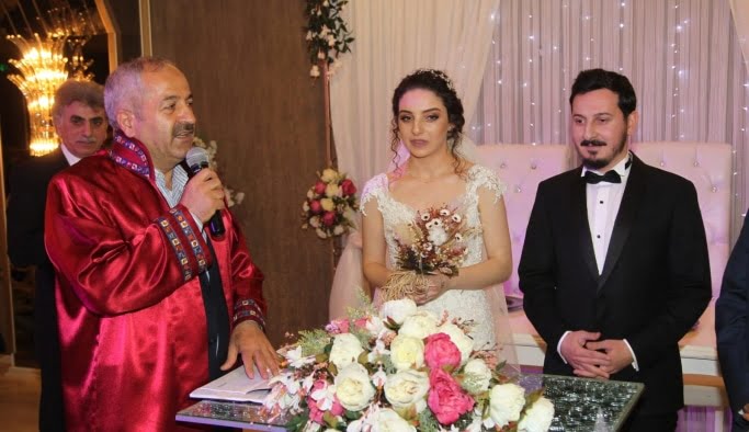 Başkan Büyükgöz  ilk nikahını kıydı