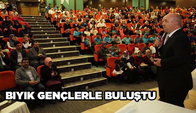Bıyık gençlerle buluştu!