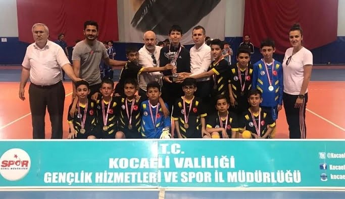 Futsal erkeklerde şampiyon Çayırova