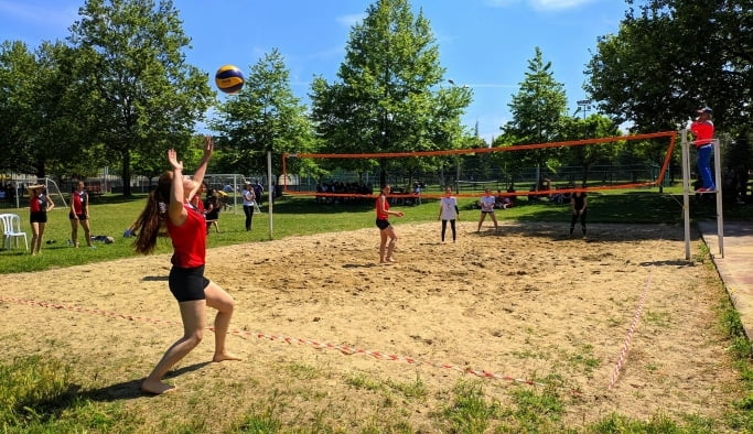 Gençler Plaj Voleybolu nefes kesti