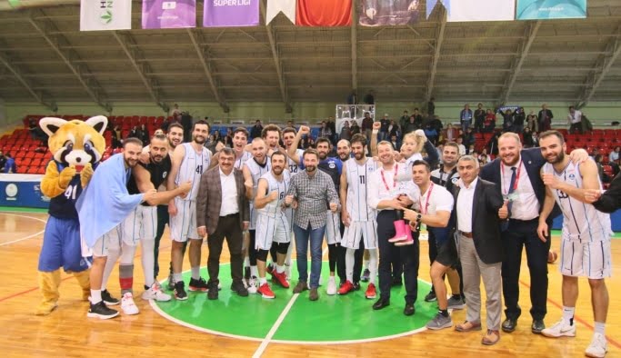 Kağıtspor geçit vermiyor