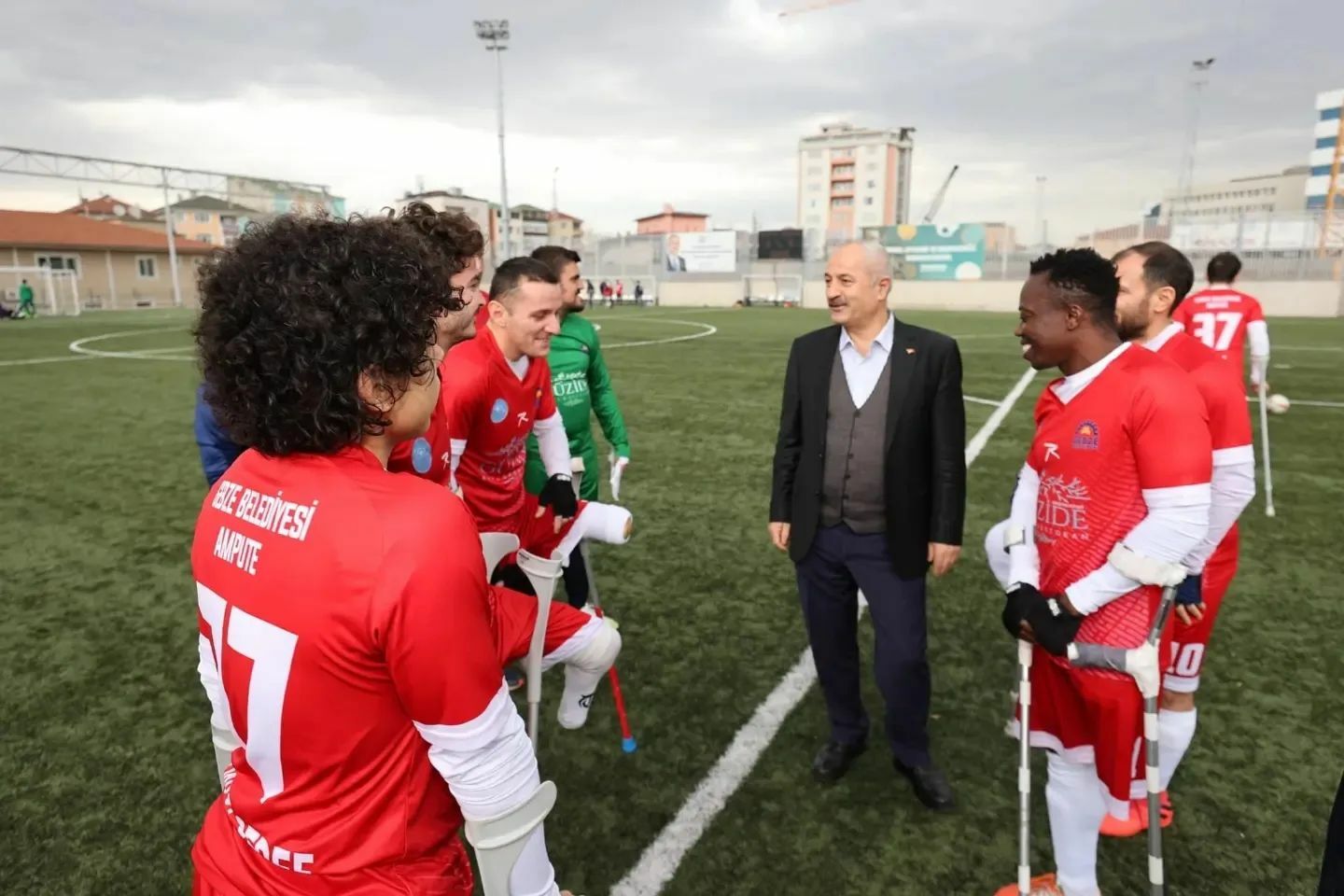Ampute De Yüzler Gülüyor! Ampute De Yüzler Gülüyor!