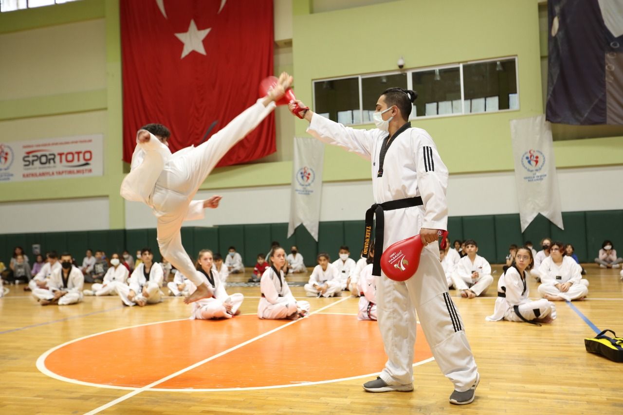 Derince’de Tekvando Şöleni
