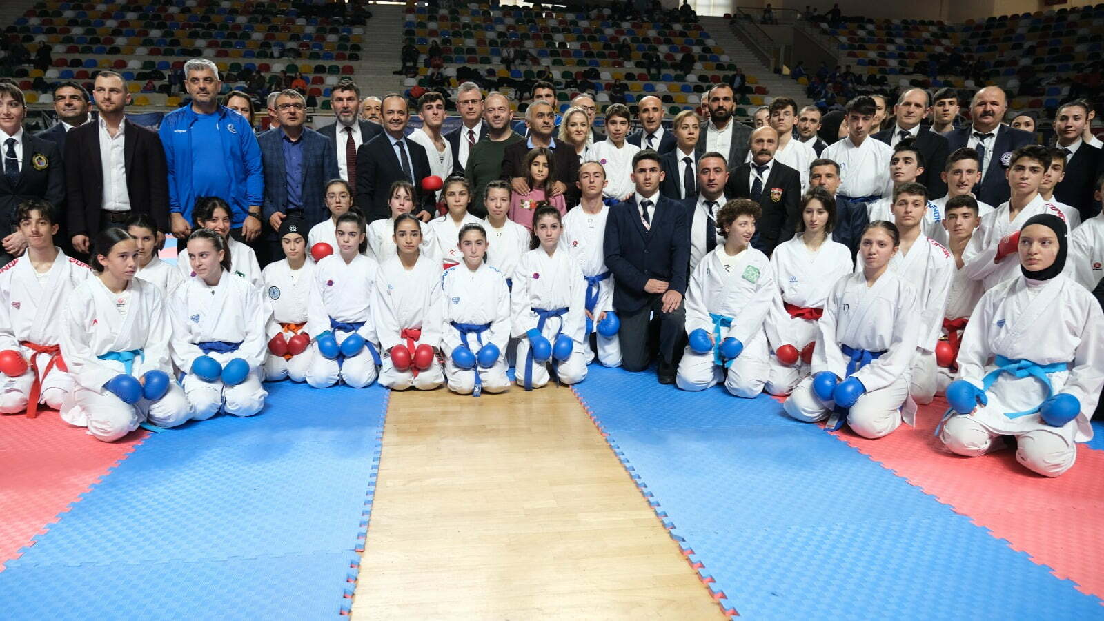 Kocaeli’de Karate Coşkusu Yaşandı Kocaeli’de Karate Coşkusu Yaşandı