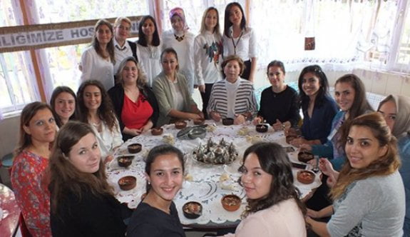 Bilgi Köprüsünde Aşure keyfi