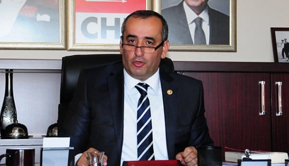 Haydar Akar peşini bırakmıyor!