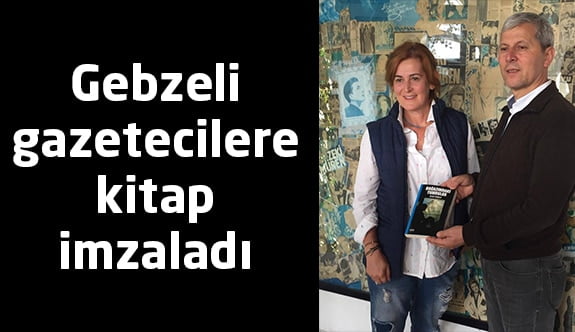 Ayser Özbulut Gebzeli gazetecilere kitap imzaladı