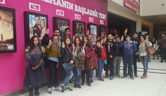 İzciler sinemaya gitti